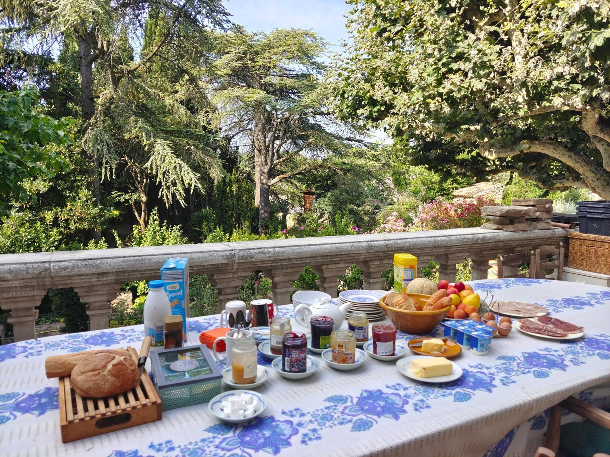 Bed and Breakfast Rue Du Chateau A Cabrieres D'Avignon Экстерьер фото