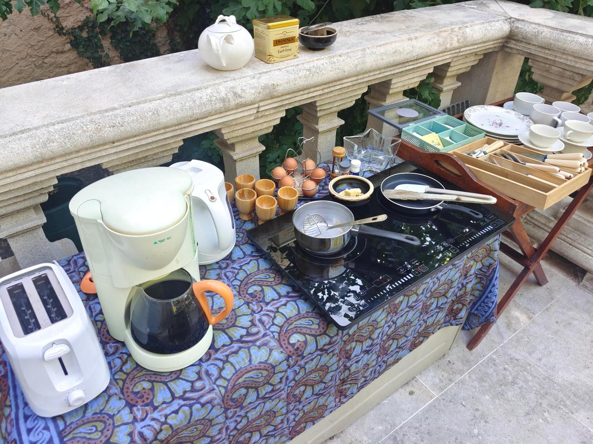 Bed and Breakfast Rue Du Chateau A Cabrieres D'Avignon Экстерьер фото