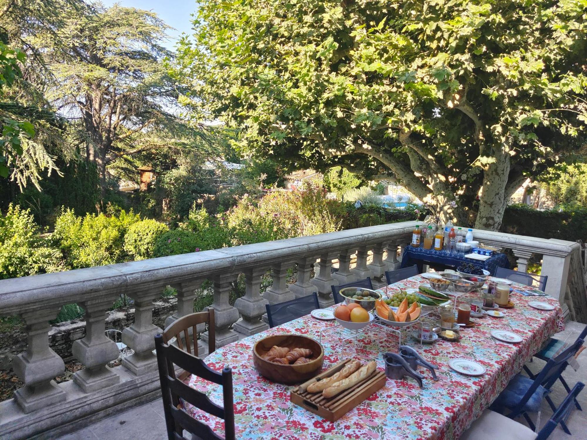 Bed and Breakfast Rue Du Chateau A Cabrieres D'Avignon Экстерьер фото