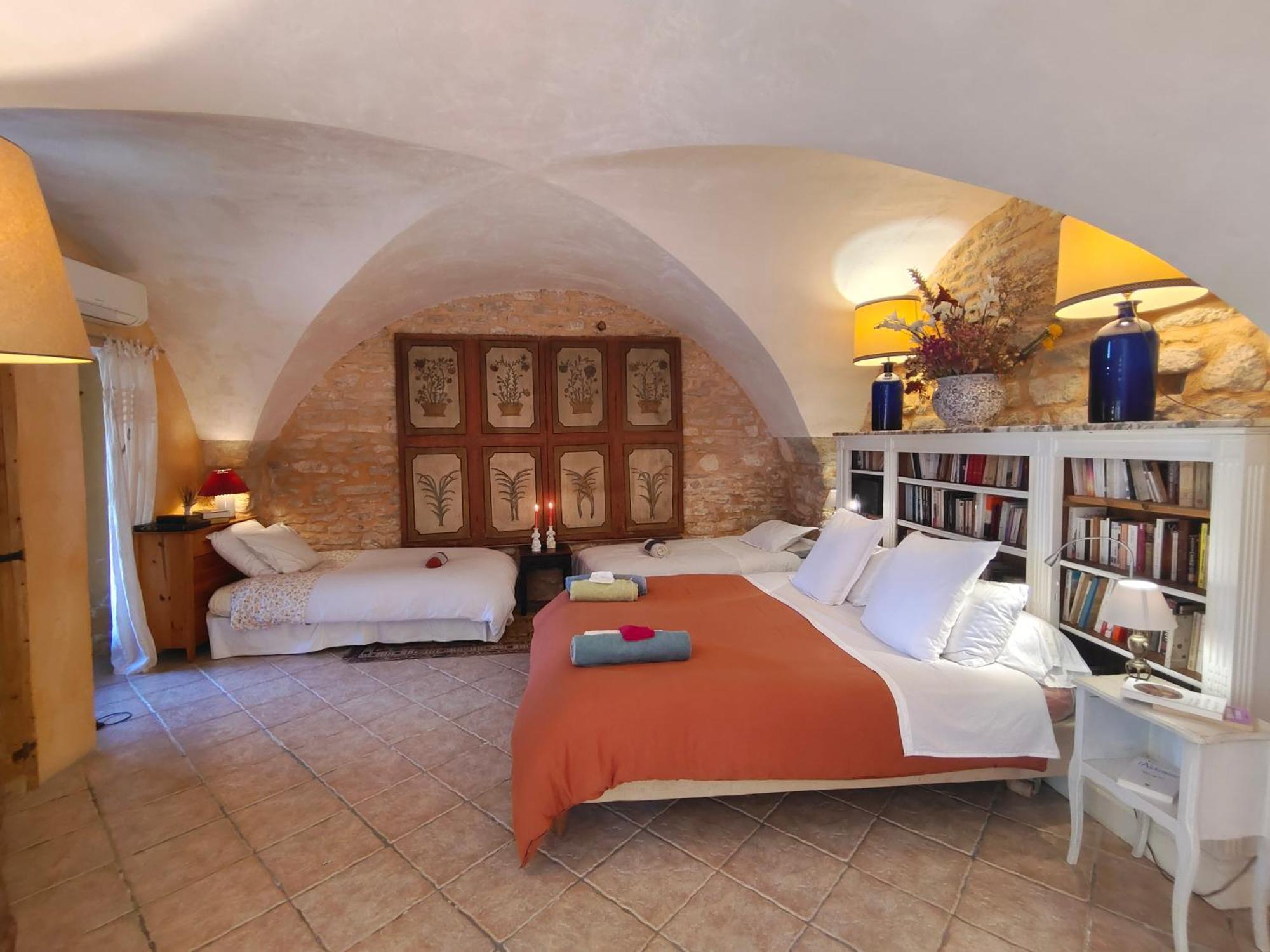 Bed and Breakfast Rue Du Chateau A Cabrieres D'Avignon Экстерьер фото