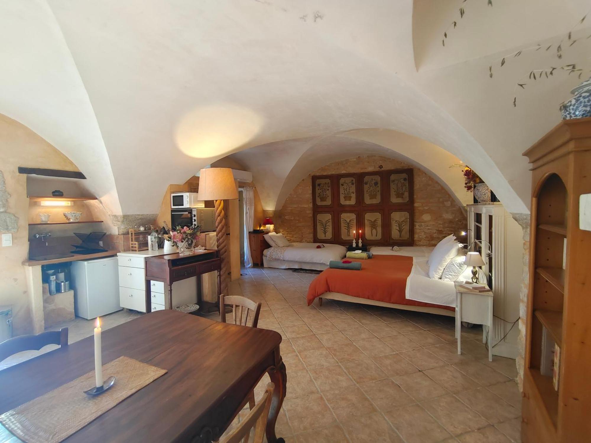 Bed and Breakfast Rue Du Chateau A Cabrieres D'Avignon Экстерьер фото