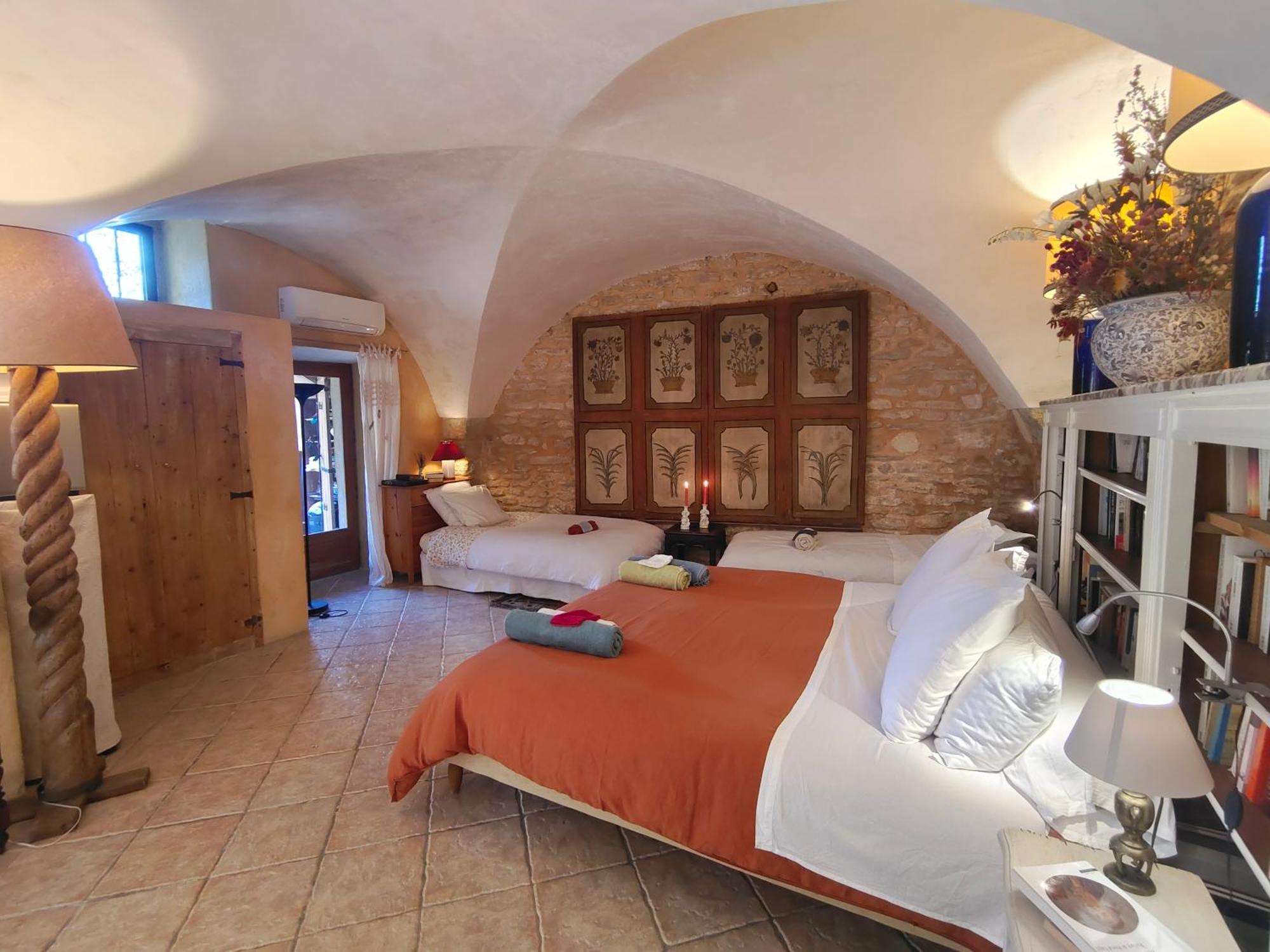 Bed and Breakfast Rue Du Chateau A Cabrieres D'Avignon Экстерьер фото