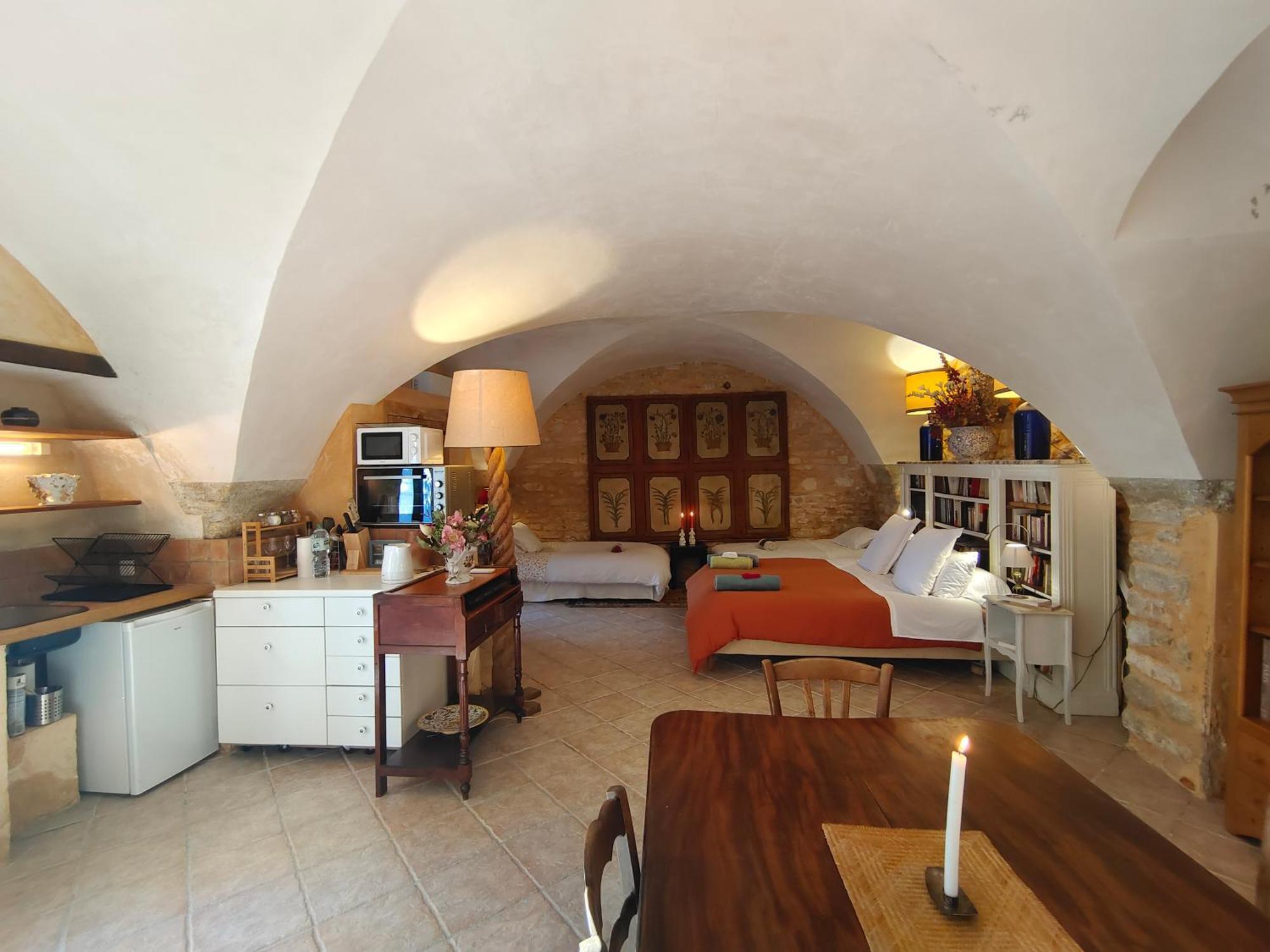 Bed and Breakfast Rue Du Chateau A Cabrieres D'Avignon Экстерьер фото